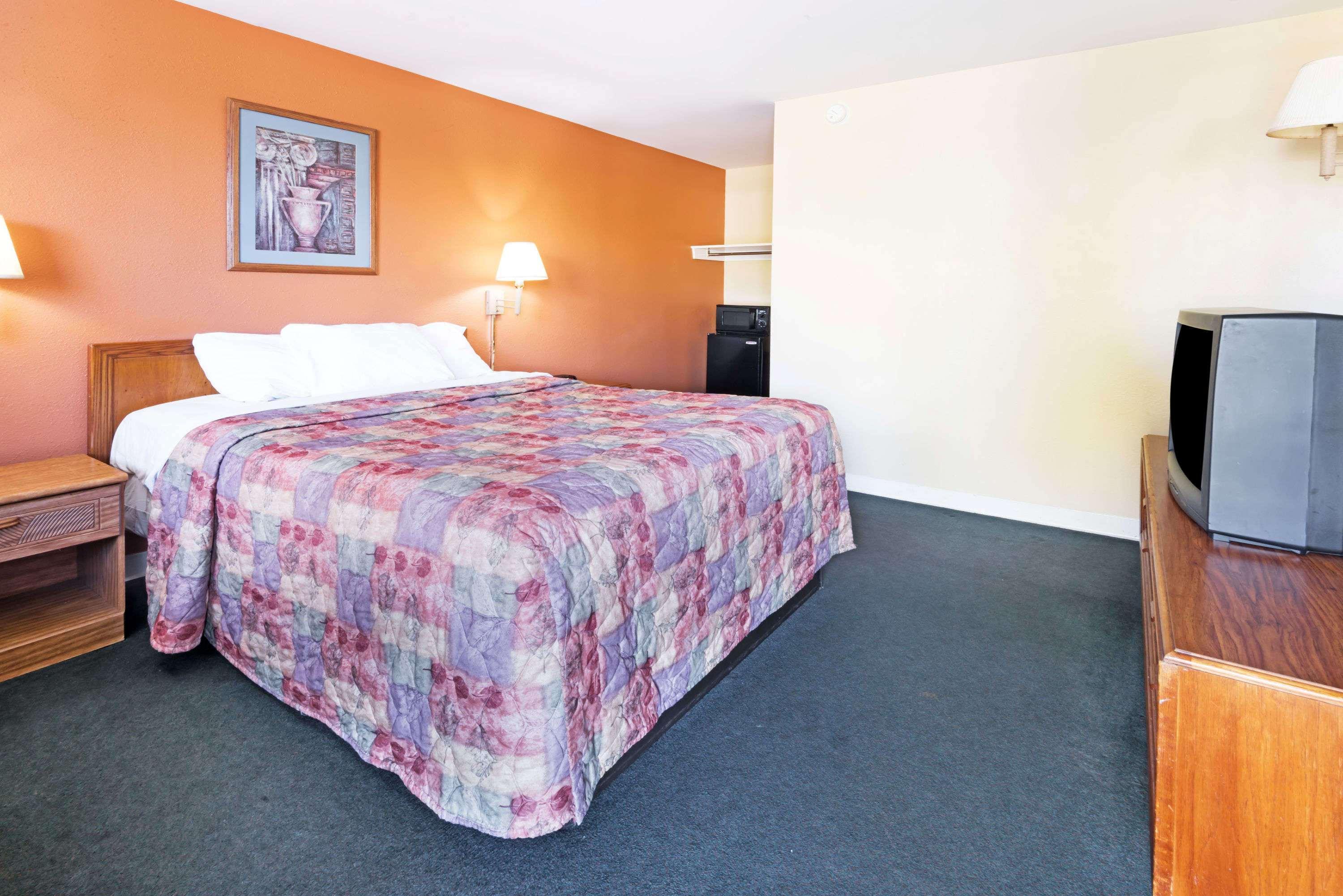 Days Inn By Wyndham Henrietta/Rochester Area Esterno foto