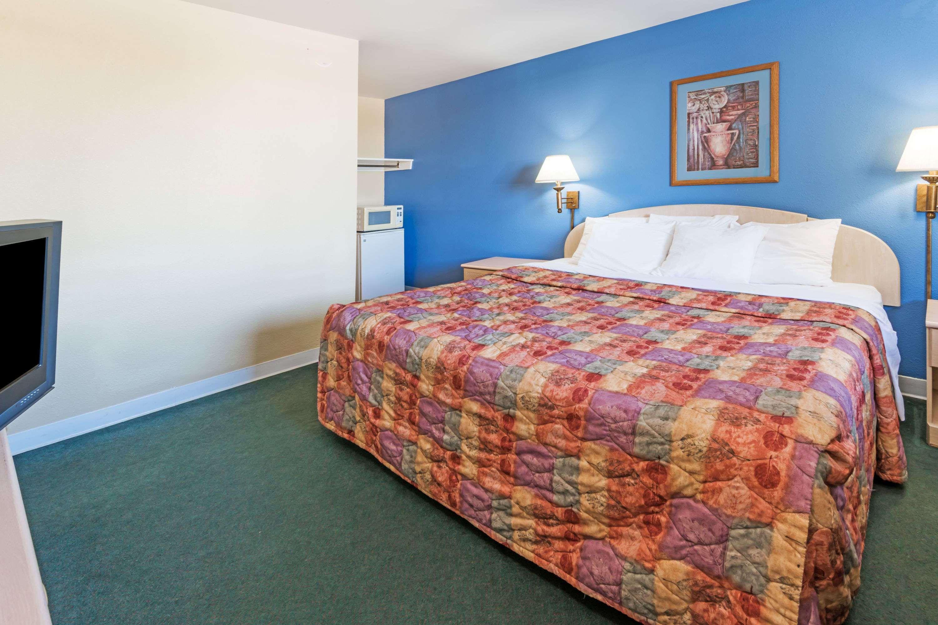 Days Inn By Wyndham Henrietta/Rochester Area Esterno foto