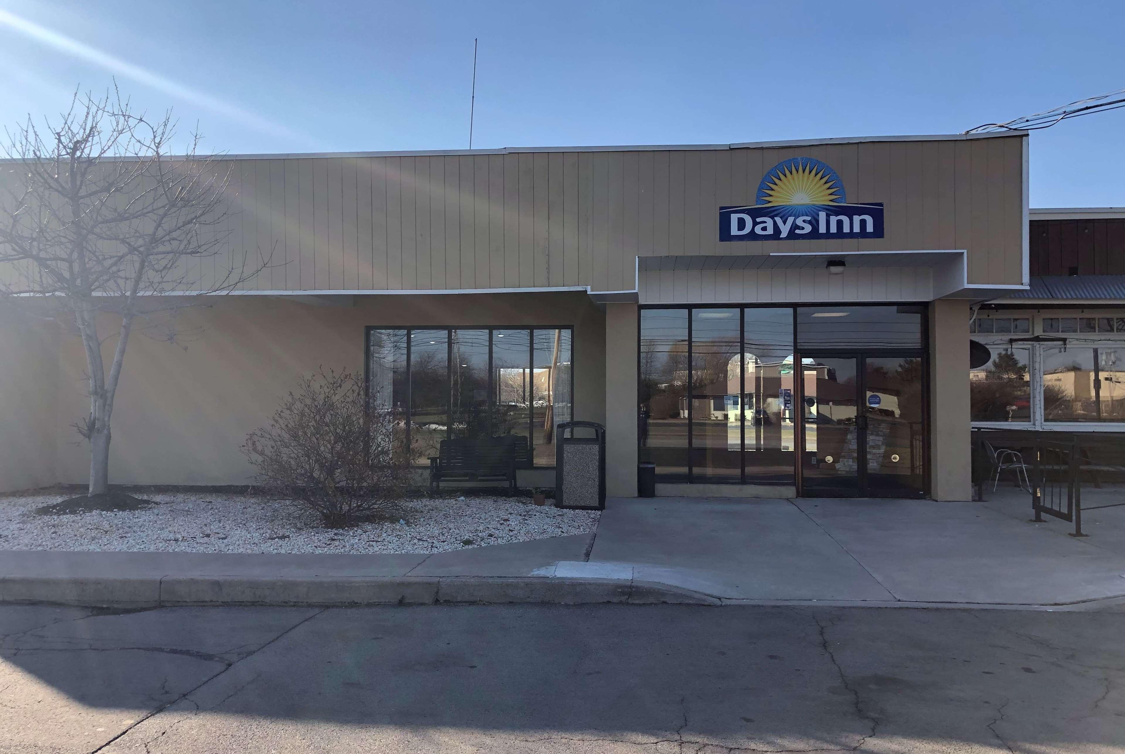 Days Inn By Wyndham Henrietta/Rochester Area Esterno foto