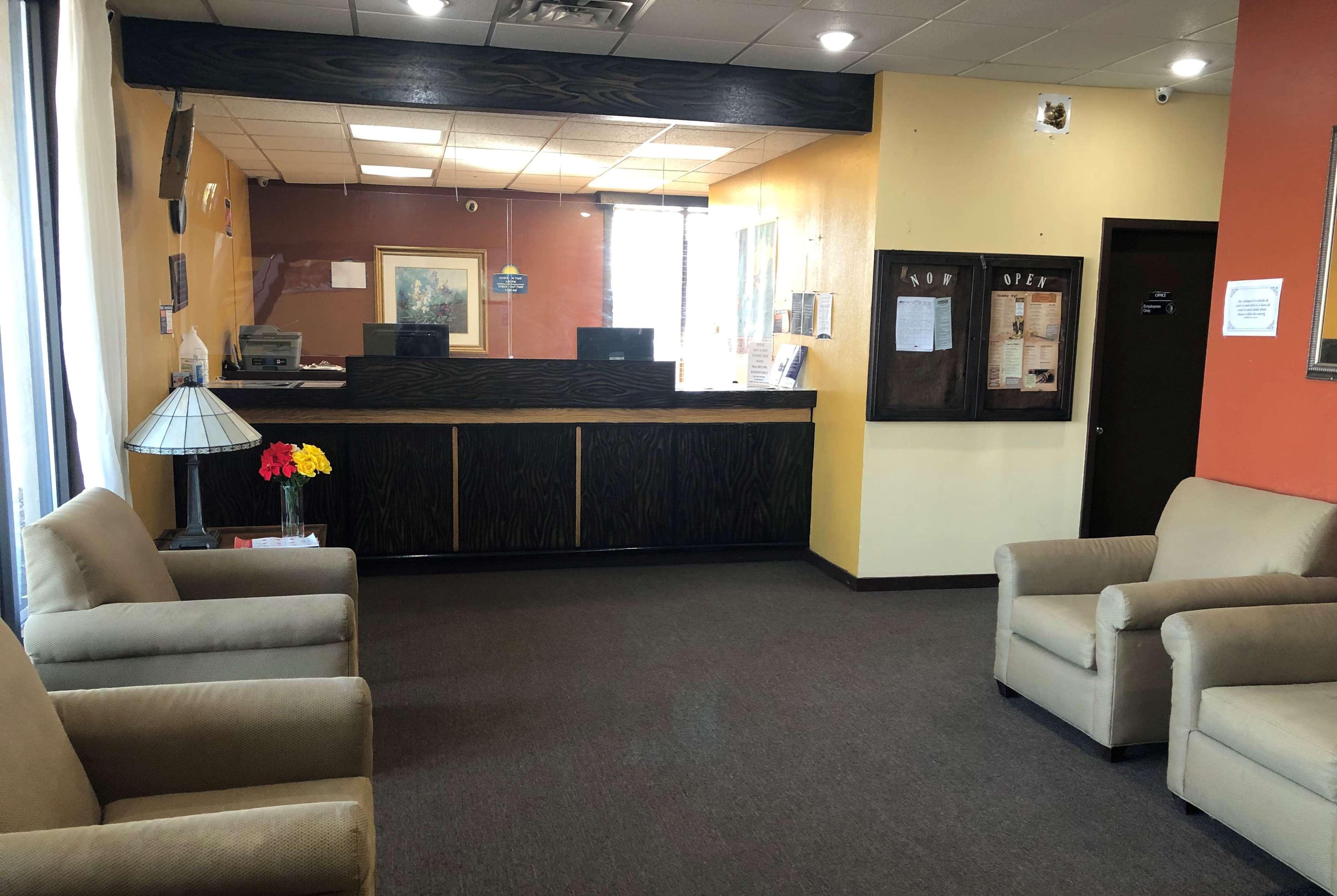 Days Inn By Wyndham Henrietta/Rochester Area Esterno foto