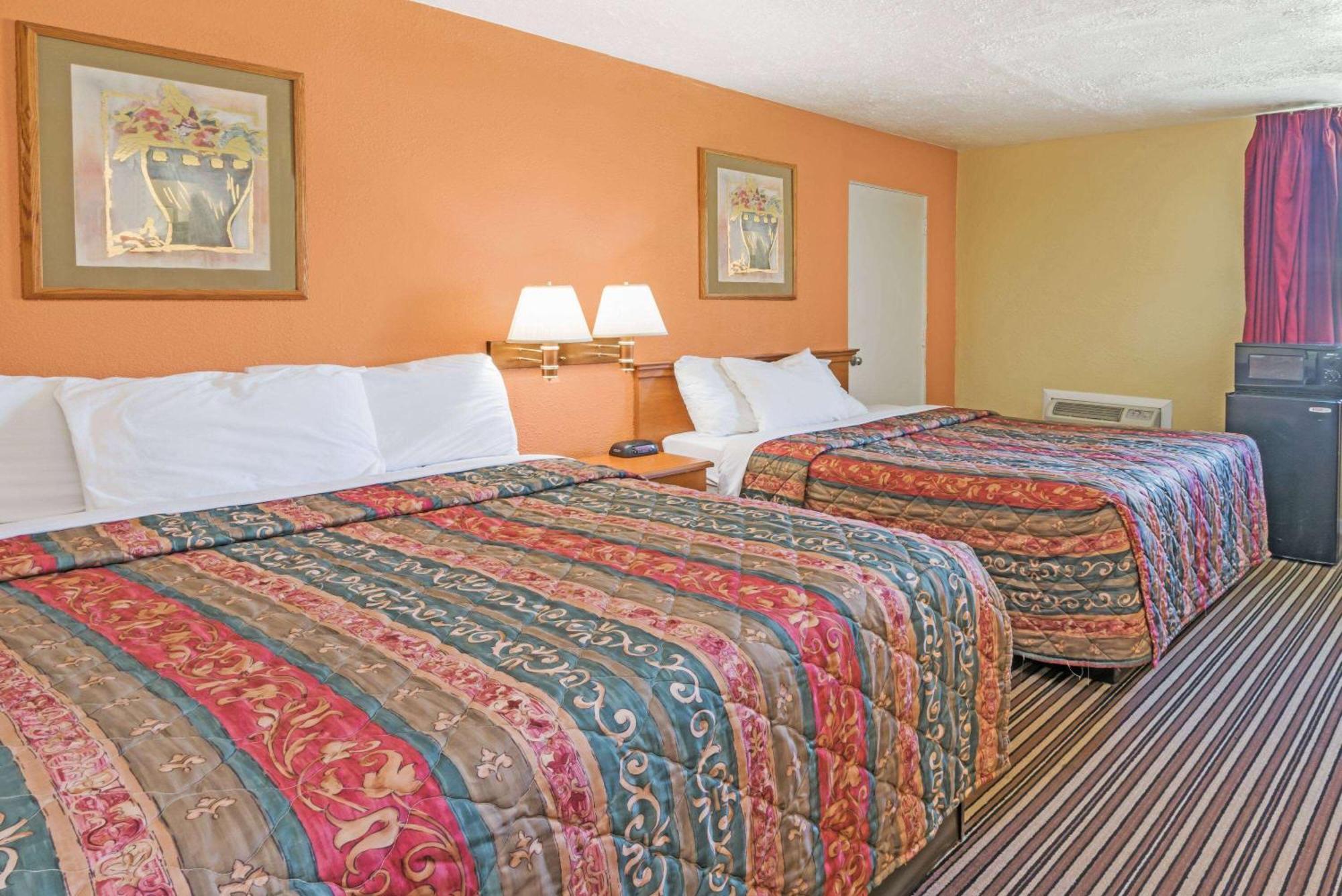 Days Inn By Wyndham Henrietta/Rochester Area Esterno foto